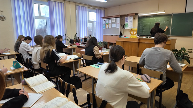 Ивановские школьники выберут педагогов, достойных «Ордена детских сердец»